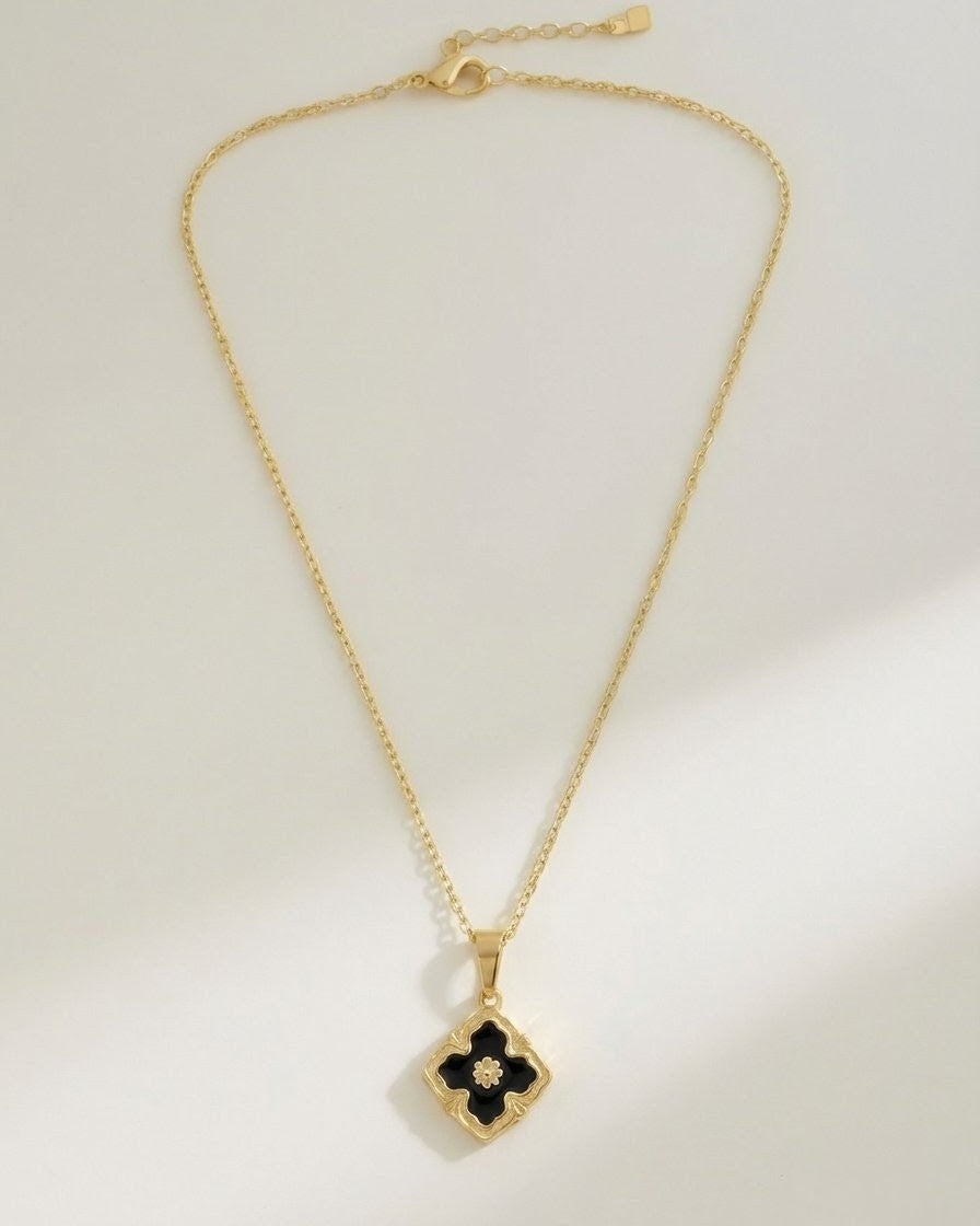 Luxury Clover Necklace – Gold