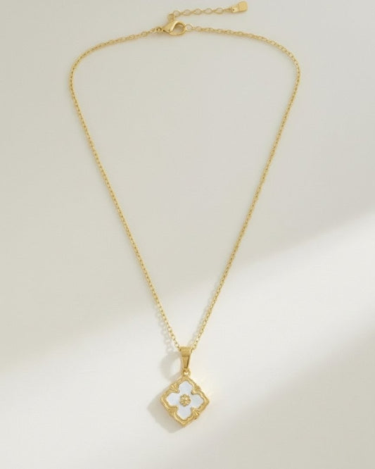 Luxury Clover Necklace – Gold